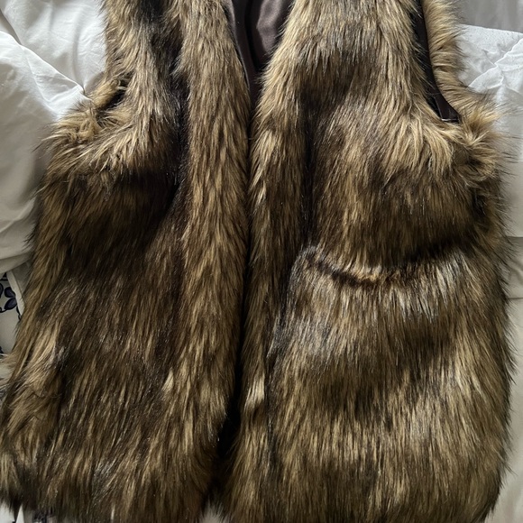 Faux fur vest - Picture 1 of 3